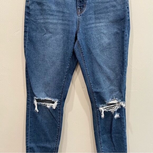 American Eagle Distressed Mom Jeans - Size: 4 Regular - Picture 5 of 9